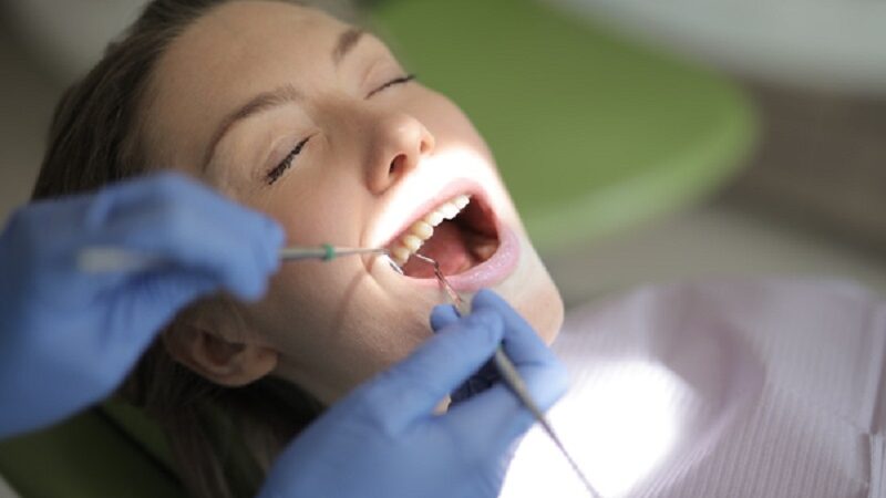 How your dentist can treat periodontitis